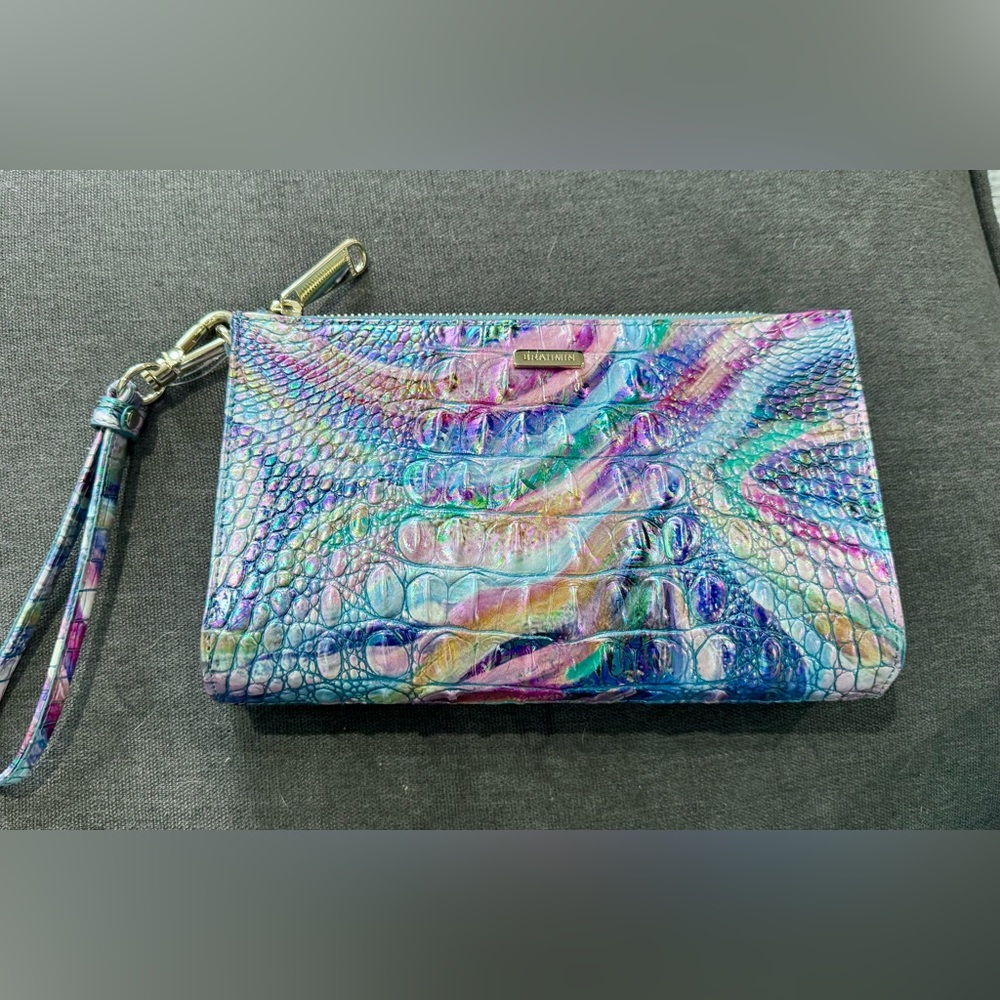 Brahmin Melbourne Daisy clutch wristlet iridescent brand new never used AMAZING!